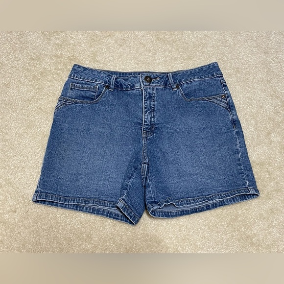 Blue Jean Shorts - Size: 8 - St John Bay - Picture 1 of 6